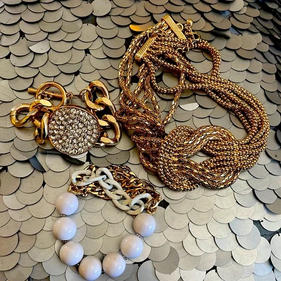 Gold costume jewelry set - Picture 4 of 4